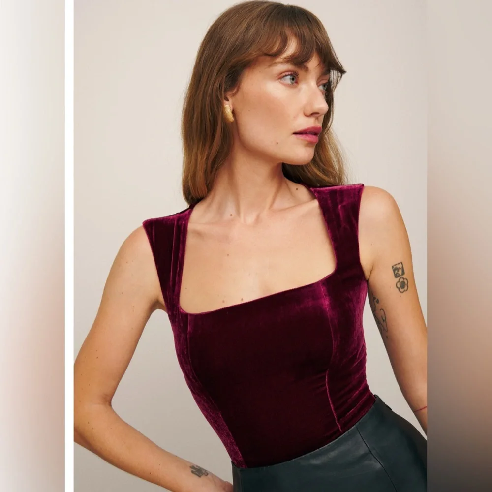 Reformation Burgundy Velvet Square Neck Top Size 6 NWT.